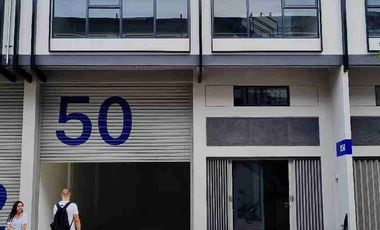disewakan gudang  starhub brandnew 3 lantai konteiner 40feet ada 2 unit