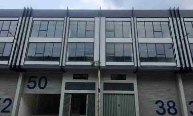 disewakan gudang  starhub brandnew 3 lantai konteiner 40feet ada 2 unit
