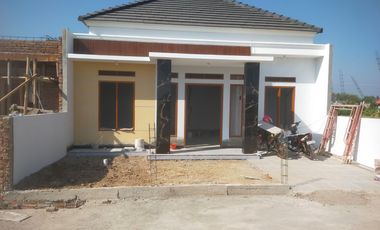 Dipasarkan : Rumah minimalis nyaman & modern!