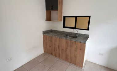 Alquilo casa en Los Prados