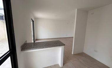 Alquilo casa en Los Prados