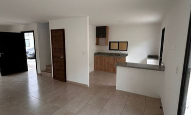 Alquilo casa en Los Prados