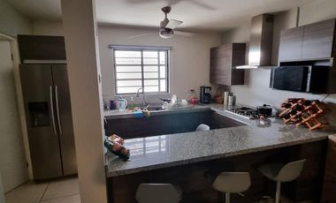 Casa en Renta Amueblada en Fraccionamiento Altabrisa Premier