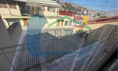 SE VENDE CASA DE DOS PISOS EN SECTOR RESIDENCIAL