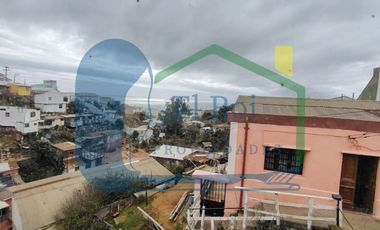 OPORTUNIDAD, AMPLIA CASA EN PLAYA ANCHA