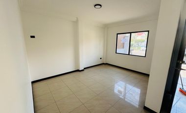 Alquilo casa en Villa Club