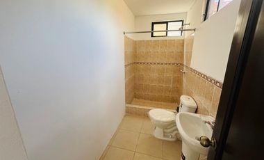 Alquilo casa en Villa Club