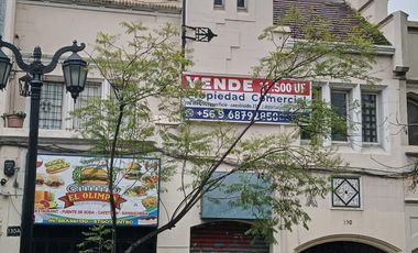 ¡EL CORAZÓN DE SANTIAGO CENTRO TE ESPERA! Casa de 3 Pisos con 2 Locales Comerciales y Gran Plusvalía.