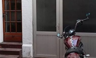 ¡EL CORAZÓN DE SANTIAGO CENTRO TE ESPERA! Casa de 3 Pisos con 2 Locales Comerciales y Gran Plusvalía.