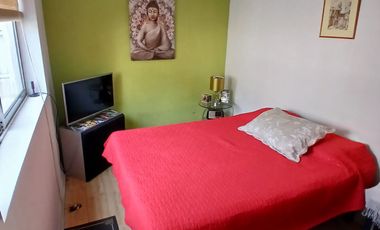 ¡EL CORAZÓN DE SANTIAGO CENTRO TE ESPERA! Casa de 3 Pisos con 2 Locales Comerciales y Gran Plusvalía.