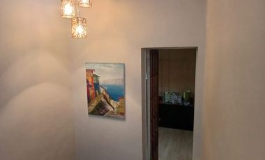 ¡EL CORAZÓN DE SANTIAGO CENTRO TE ESPERA! Casa de 3 Pisos con 2 Locales Comerciales y Gran Plusvalía.