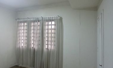 ¡EL CORAZÓN DE SANTIAGO CENTRO TE ESPERA! Casa de 3 Pisos con 2 Locales Comerciales y Gran Plusvalía.