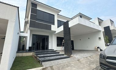 ALQUILO CASA EN URB. EL CONDADO VICOLINCI