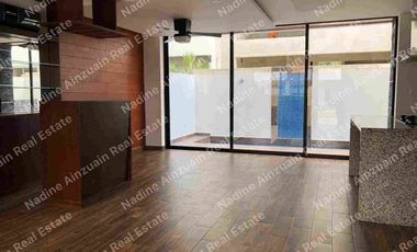 SE RENTA CASA DE TRES NIVELES UBICADA EN RESIDENCIAL ARBOLADA HUAYACAN, 3 RECÁMARAS AMPLIAS C/U CON BAÑO, ALBERCA PRIVADA, AMENIDADES, SEGURIDAD 24 HORAS.