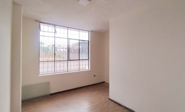 Casa en venta con habitación en planta baja y suite en la Mitad del Mundo
