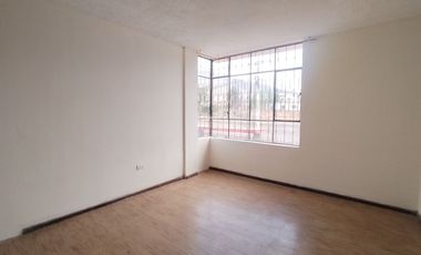 Casa en venta con habitación en planta baja y suite en la Mitad del Mundo