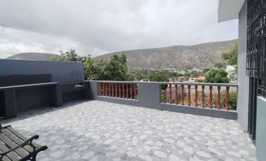 Casa en venta con habitación en planta baja y suite en la Mitad del Mundo