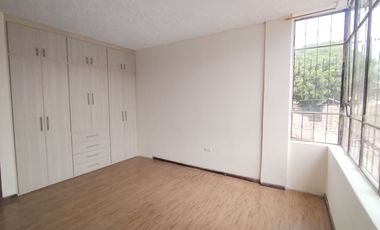 Casa en venta con habitación en planta baja y suite en la Mitad del Mundo