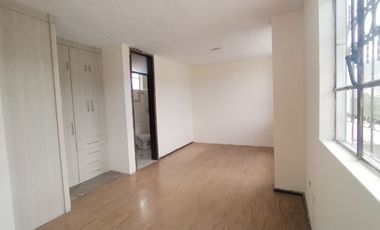 Casa en venta con habitación en planta baja y suite en la Mitad del Mundo