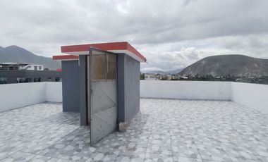 Casa en venta con habitación en planta baja y suite en la Mitad del Mundo