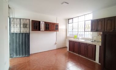 Casa en venta con habitación en planta baja y suite en la Mitad del Mundo