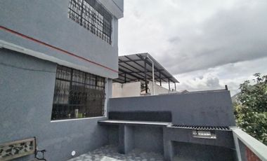 Casa en venta con habitación en planta baja y suite en la Mitad del Mundo