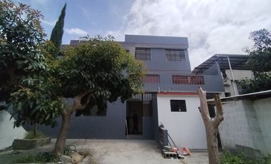 Casa en venta con habitación en planta baja y suite en la Mitad del Mundo