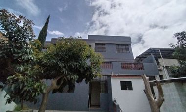 Casa en venta con habitación en planta baja y suite en la Mitad del Mundo
