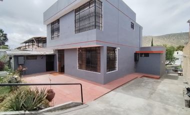 Casa en venta con habitación en planta baja y suite en la Mitad del Mundo
