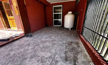 Casa esquina de 3 pisos en arriendo, Talagante