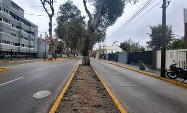 ALQUILO MODERNO DPTO AMOBLADO  1 DORMITORIO VISTA INTERNA C/COCHERA