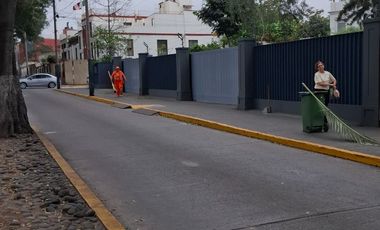 ALQUILO MODERNO DPTO AMOBLADO  1 DORMITORIO VISTA INTERNA C/COCHERA