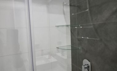 ALQUILO MODERNO DPTO AMOBLADO  1 DORMITORIO VISTA INTERNA C/COCHERA