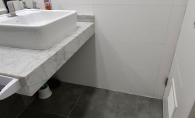 ALQUILO MODERNO DPTO AMOBLADO  1 DORMITORIO VISTA INTERNA C/COCHERA