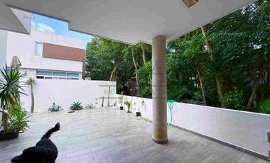 se renta o vende casa en residencial cumbres Cancún