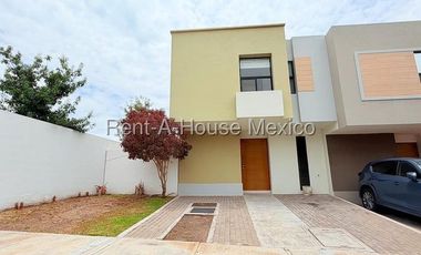 Rento casa en Zákia, ubicada en esquina, con terreno excedente 26-3305DT