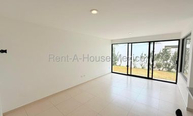 Rento casa en Zákia, ubicada en esquina, con terreno excedente 26-3305DT