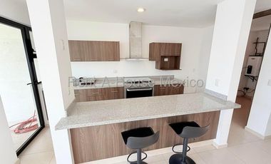 Rento casa en Zákia, ubicada en esquina, con terreno excedente 26-3305DT