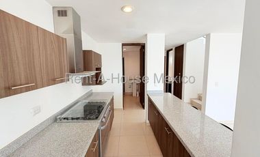 Rento casa en Zákia, ubicada en esquina, con terreno excedente 26-3305DT
