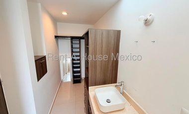 Rento casa en Zákia, ubicada en esquina, con terreno excedente 26-3305DT