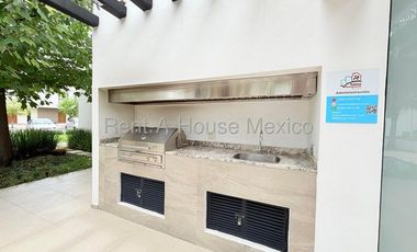 Rento casa en Zákia, ubicada en esquina, con terreno excedente 26-3305DT