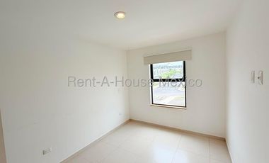 Rento casa en Zákia, ubicada en esquina, con terreno excedente 26-3305DT