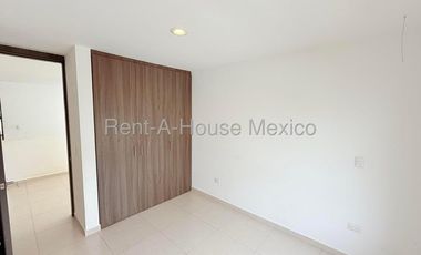 Rento casa en Zákia, ubicada en esquina, con terreno excedente 26-3305DT