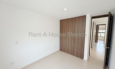 Rento casa en Zákia, ubicada en esquina, con terreno excedente 26-3305DT