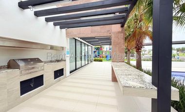 Rento casa en Zákia, ubicada en esquina, con terreno excedente 26-3305DT