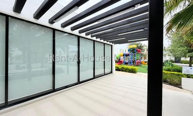 Rento casa en Zákia, ubicada en esquina, con terreno excedente 26-3305DT