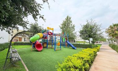 Rento casa en Zákia, ubicada en esquina, con terreno excedente 26-3305DT