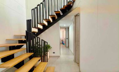 VENTA HERMOSO APARTAMENTO DUPLEX, LOMA LOS MESA