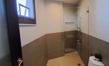 FIRE SALE - Renovated 3BR Bi-Level Corner Unit for Sale in Kapitolyo, Pasig