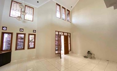 RUMAH CANTIK TERAWAT LUAS DAN MEWAH DI MEKARWANGI BANDUNG